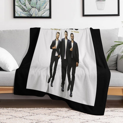 Il Volo 10 Years The Best Of Throw Blanket